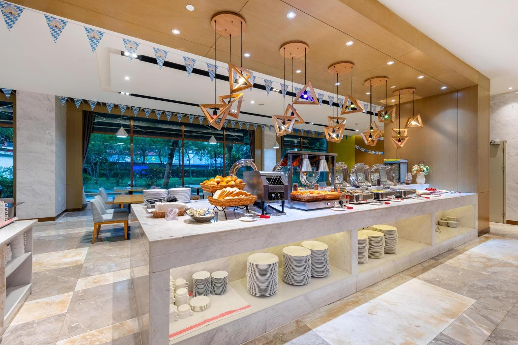 Guangzhou Baiyun Airport Rejoice By Argyle Hotel Rehe Metro Exit B --Free Shuttle Bus Is Provided During The 137Th Canton Fair Exterior foto